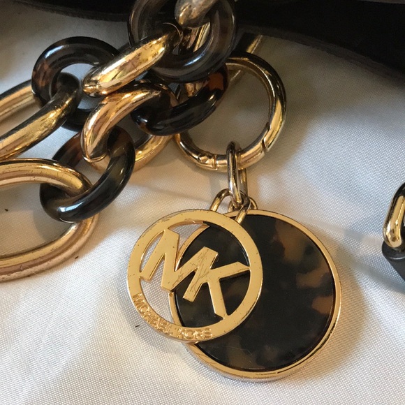 MK Handbag - Picture 3 of 8